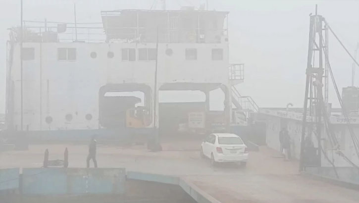 ঘন কুয়াশায় দৌলতদিয়া–পাটুরিয়া নৌরুটে ফেরি চলাচল বন্ধ